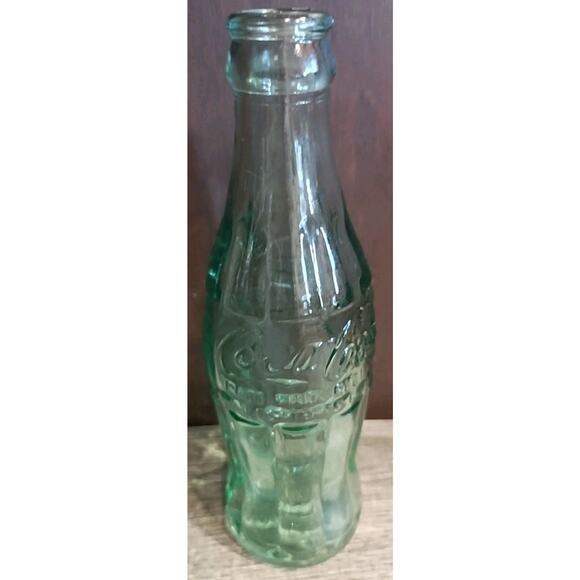 Vintage Coca Cola Bottle Embossed Wailuku , HI Hawaii Green Glass Empty Coke - Picture 1 of 3